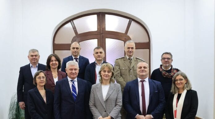 Delegacija Ministarstva odbrane Hrvatske u zvaničnoj posjeti BiH Delegacija Ministarstva odbrane Hrvatske u zvaničnoj posjeti BiH radi jačanja finansijske saradnje