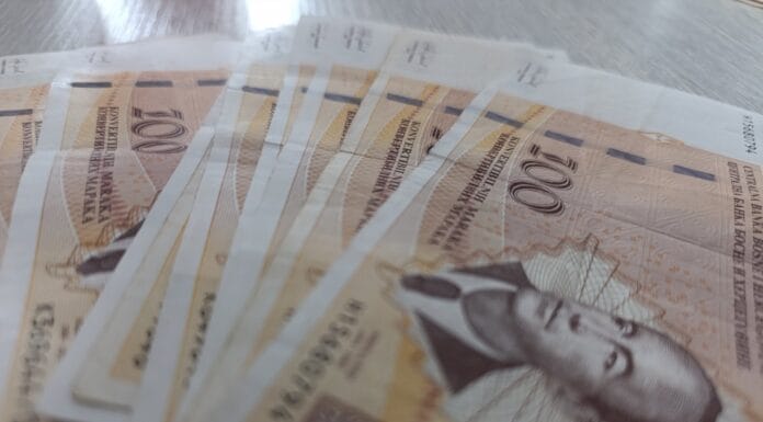 Privrednici predlažu model minimalne plate 1000+45+60 Privrednici predlažu model minimalne plate 1000+45+60