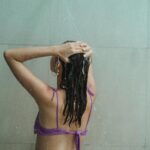 Zašto spavanje s mokrom kosom može naštetiti zdravlju i izgledu vaše kose