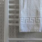 Sušenje veša na radijatoru tiho uništava stan i zdravlje, evo i zbog čega