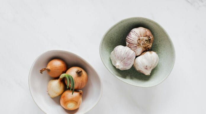 Recept koji se rijetko pravi, a pamti se po ukusu: Ukiseljeni bijeli luk