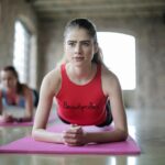 Poza delfina: jednostavna joga vježba za ravan stomak