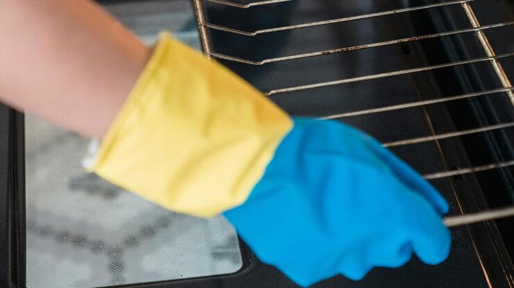 rerna Opasnosti koje donosi prljava rerna i kako utiče na hranu