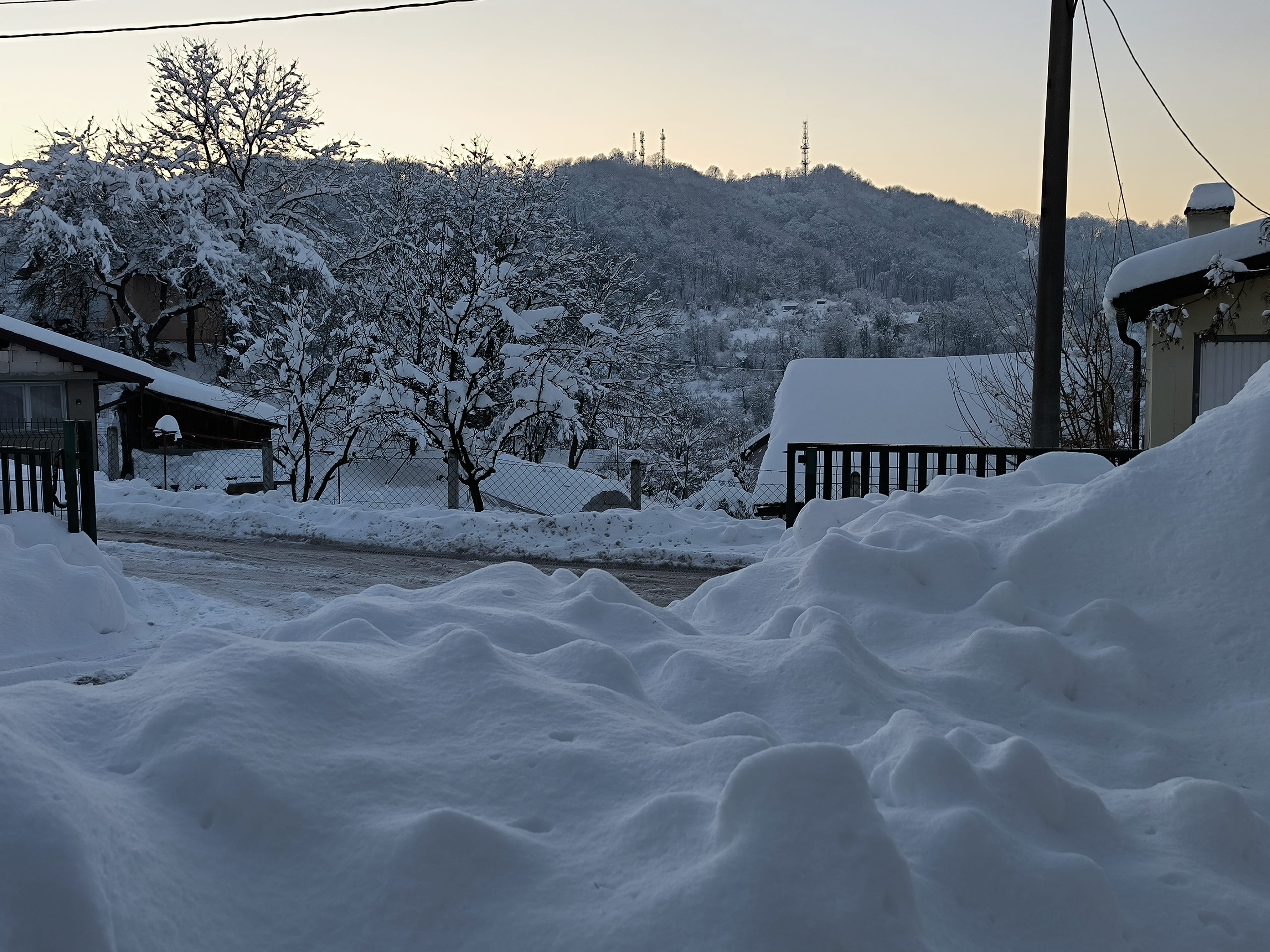 Snijeg2 Niske temperature danas u cijeloj BiH, izdato narandžasto upozorenje za Tuzlu