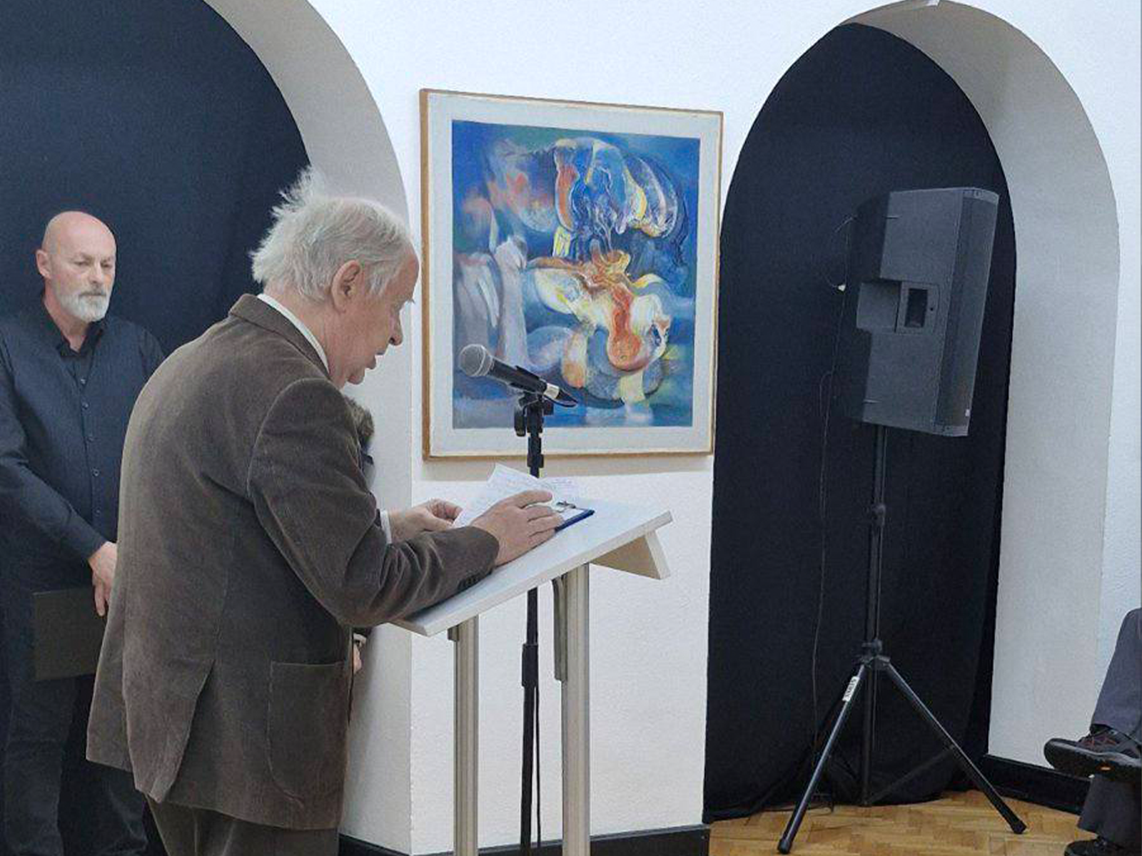 Komemoracija Beganu Turbiću održana je u Međunarodnoj galeriji portreta Tuzla, uz prisjećanje na život, umjetnički opus i pedagoški rad istaknutog slikara i kipara.