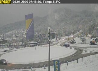 Novi snijeg donio nove probleme na putevima, saobraćaj posebno otežan u gradovima