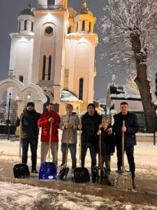 Parohijani uredili i očistili prostor oko pravoslavne crkve. Foto: Info Tuzla i tuzlanska regija 