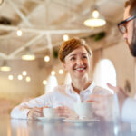 Pet stvari koje inteligentne osobe rade tokom razgovora, posebno u romantičnim odnosima