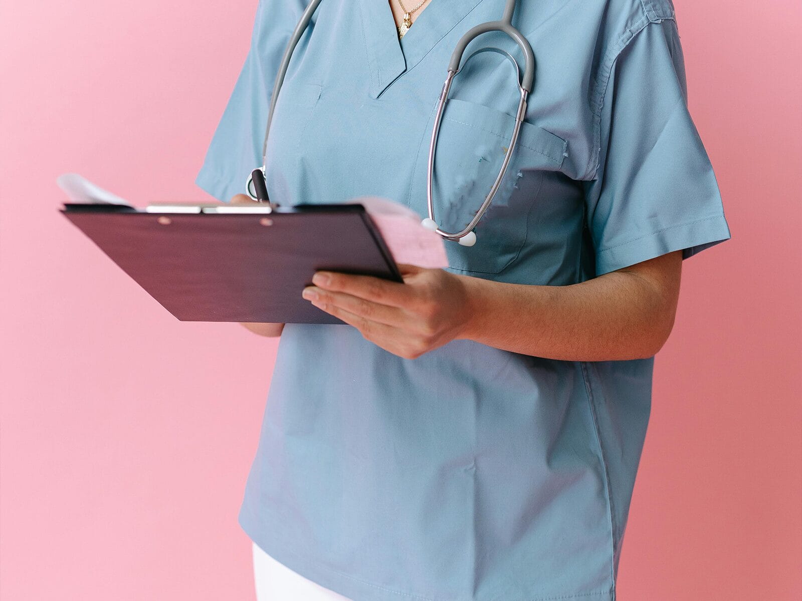 Domovi zdravlja u Tuzlanskom kantonu nastavljaju s popunjavanjem kadrovskih kapaciteta, a nove konkurse za prijem radnika raspisali su Dom zdravlja Lukavac i Dom zdravlja Srebrenik.