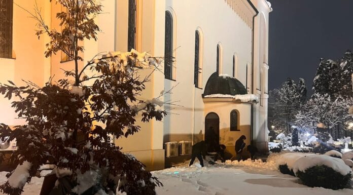 Badnje veče u Tuzli: Paljenje badnjaka večeras u 18 sati Badnje veče u Tuzli: Paljenje badnjaka Foto: Info Tuzla i tuzlanska regija