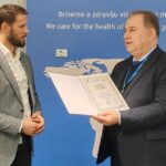 Kompanija Bosnalijek: Uspješno okončan proces Halal certificiranja dijela proizvoda Kompanija Bosnalijek, vodeća farmaceutska kompanija u Bosni i Hercegovini, uspješno je okončala proces implementacije zahtjeva Halal standarda za dio proizvoda iz grupe dezinfekcijskih sredstava i to za: Benzal, Hibibos G i Izosept D.