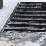 Jednostavno uklanjanje leda sa stepenica bez soli