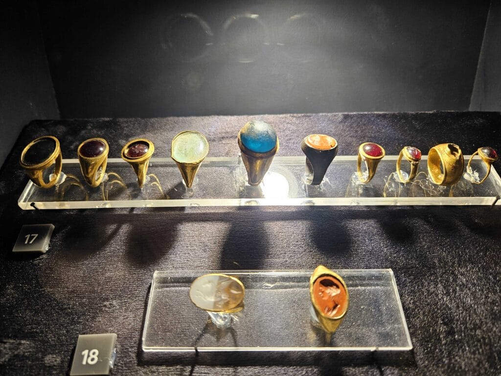 Muzejski eksponati iz različitih historijskih perioda u Kocaeliju