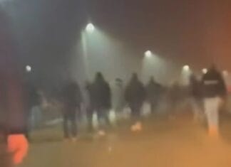 Tuča navijača Zvezde i Torcide ispred Aerodroma Tuzla: Zadržane 93 osobe, povrijeđene 23