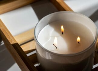Otkrivamo kako ukloniti vosak od svijeće bez oštećenja površina