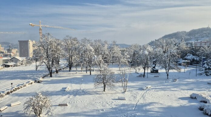 Snijeg i poledica širom BiH: Vikend donosi nove padavine i niske temperature Snijeg i poledica širom BiH: Vikend donosi nove padavine i niske temperature
