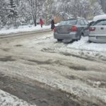 Teška zima parališe Balkan: Snijeg, led i poplave izazivaju prekide struje i haos u saobraćaju Snijeg i poledica širom BiH otežavaju i kretanje pješaka