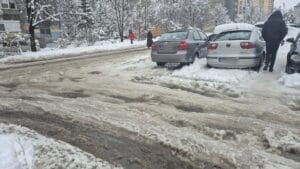 Snijeg i poledica širom BiH otežavaju i kretanje pješaka