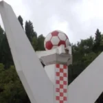 Zrinjski bez poštovanja: Uklonjen spomenik stradalim nogometašima Veleža