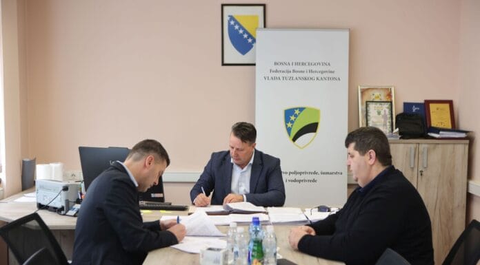 Više od 300.000 KM za dodatne količine pitke vode u Gračanici Više od 300.000 KM za dodatne količine pitke vode u Gračanici