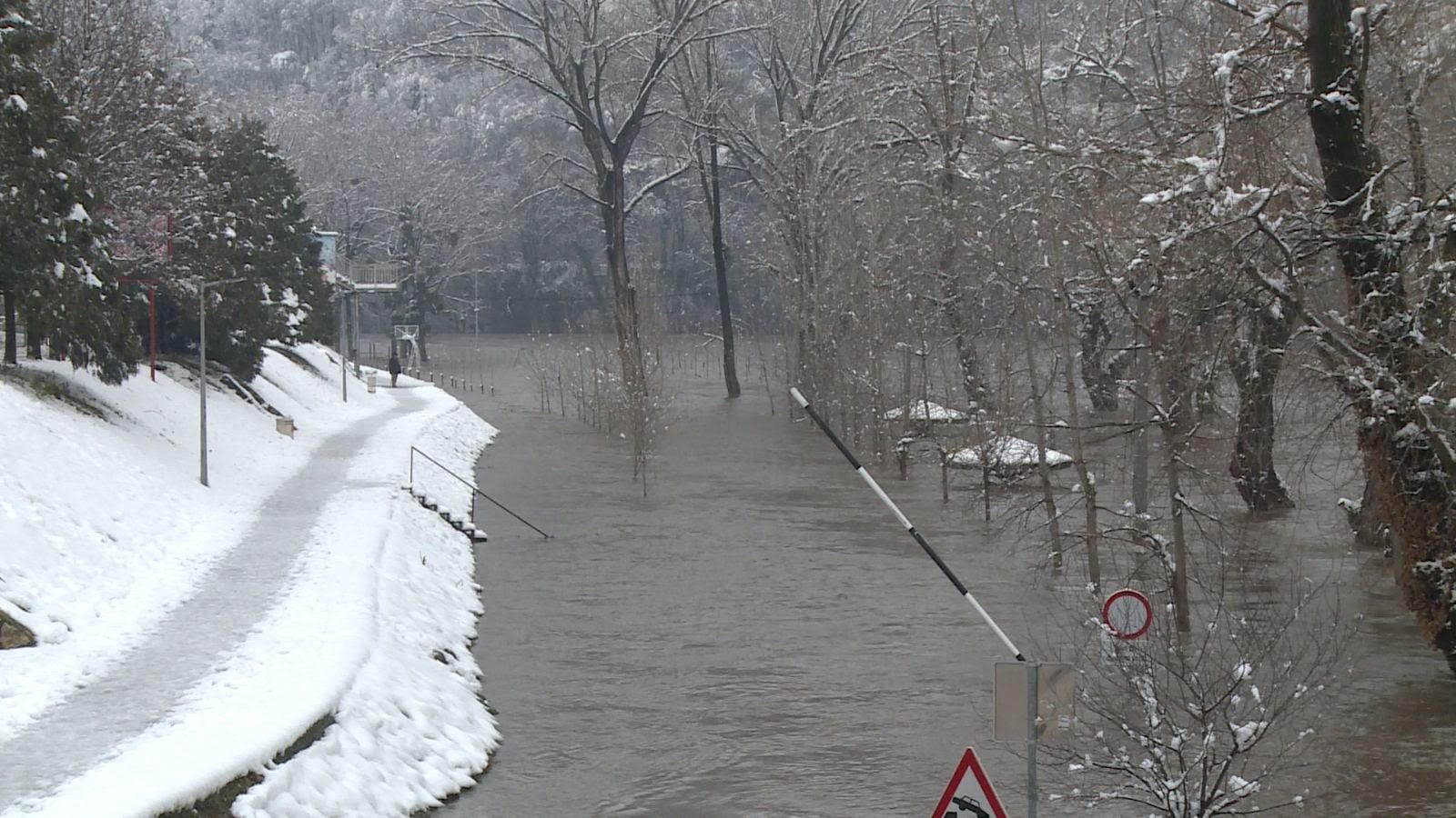 Vanredna situacija u Zvorniku zbog naglog porasta vodostaja rijeke Drine