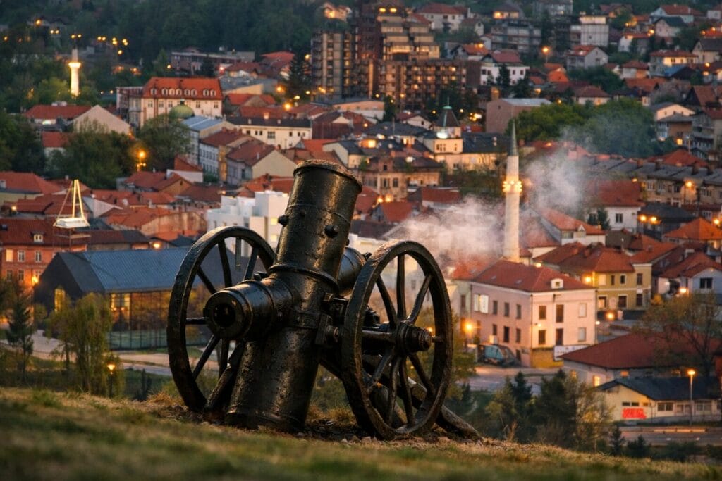 Najvažnije noći u ramazanu – Lejletul-Bedr, Lejletul-Kadr i posebni trenuci mjeseca posta Ramazanski top na Kicelju u Tuzli označava vrijeme iftara tokom ramazana
