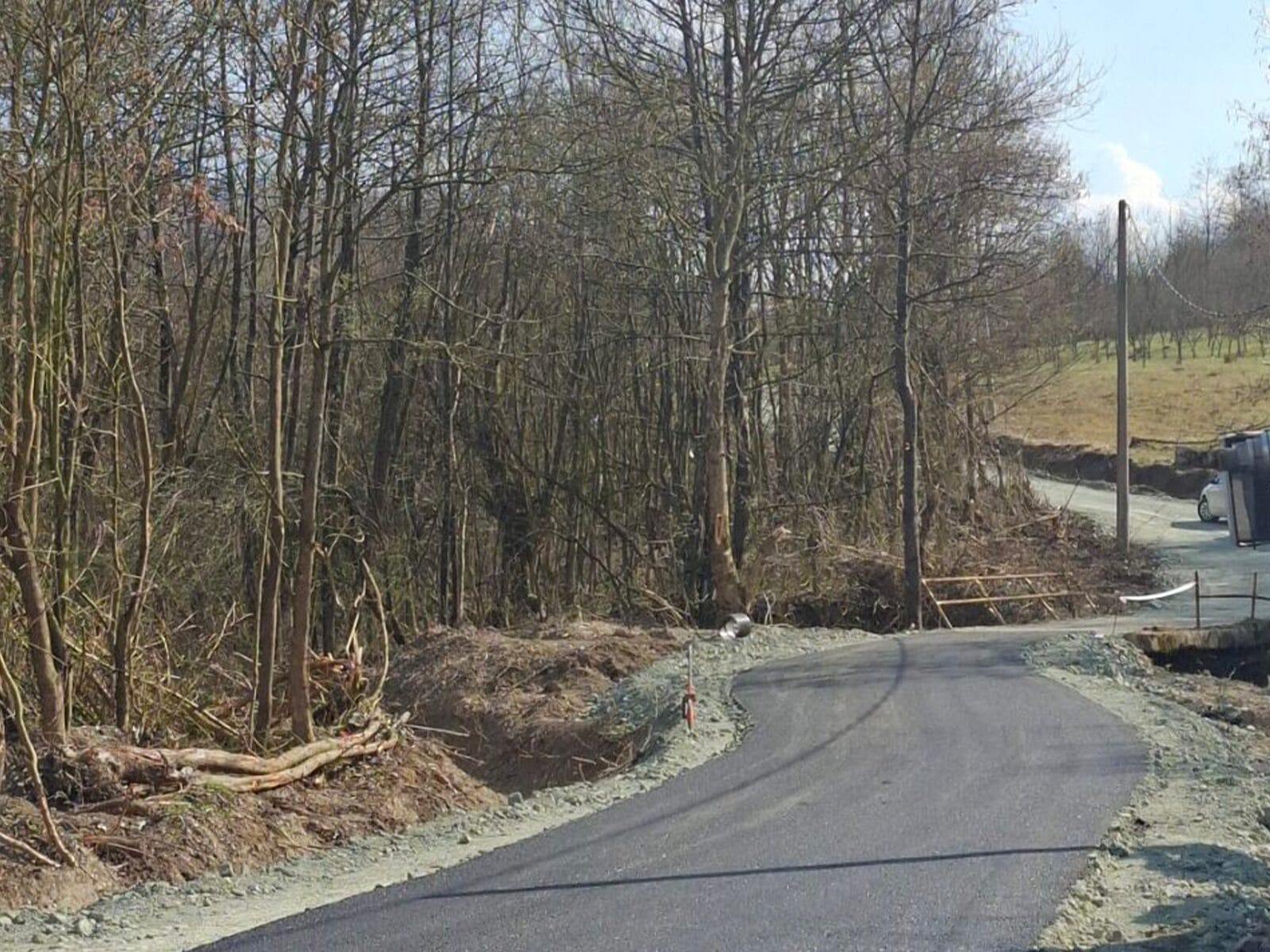 Asfaltiranje pute u naselju Kovačica u MZ Gornja Tuzla, dužine gotovo 2 km