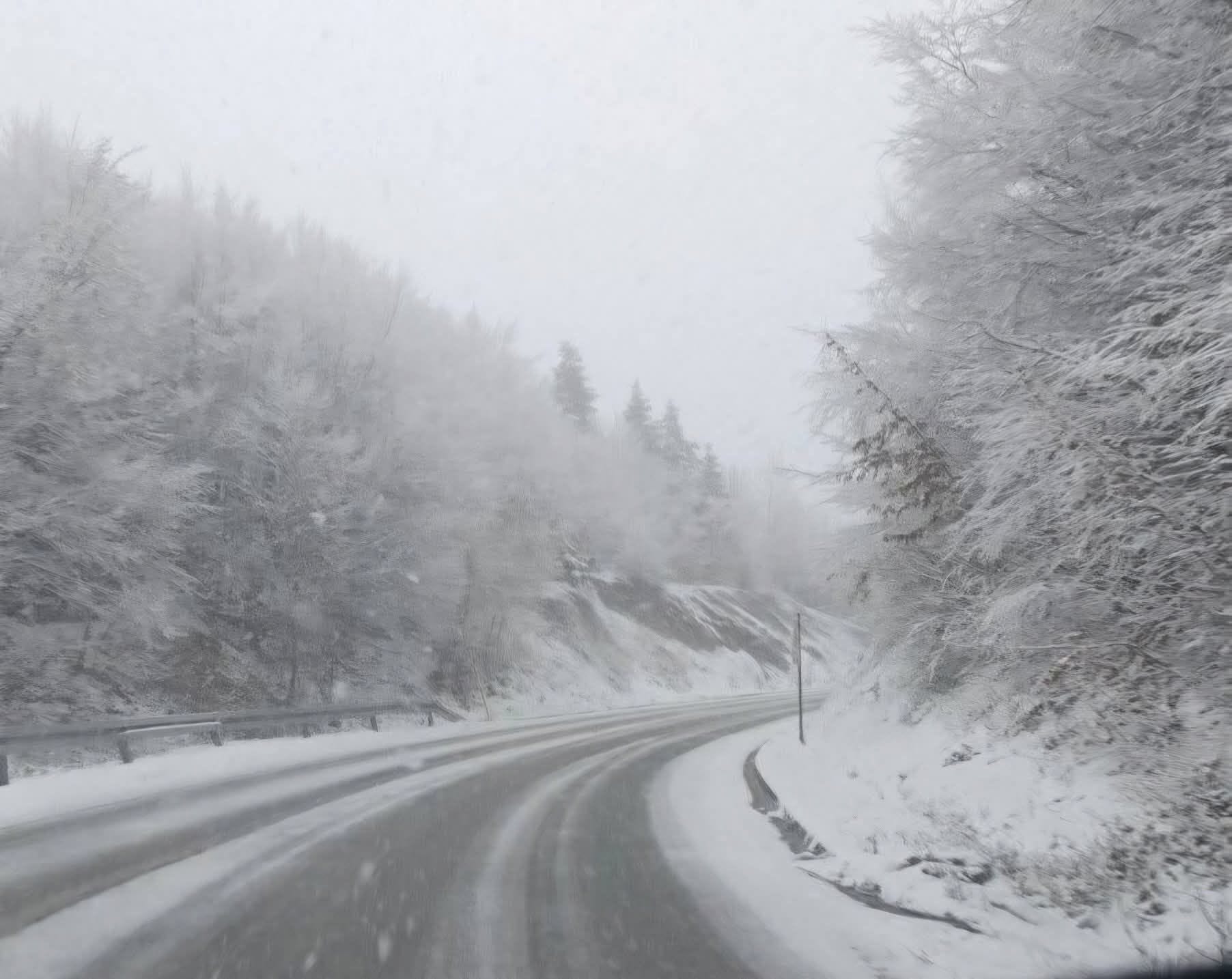 Stiglo zahlađenje, snijeg zabijelio u martu