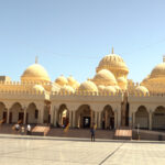 džamija Al Mina u Hurgadi eksterijer sa kupolama i minaretima