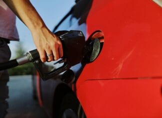 Gorivo u FBiH i dalje poskupljuje, evo novih cijena benzina i dizela Gorivo u FBiH i dalje poskupljuje, evo novih cijena benzina i dizela