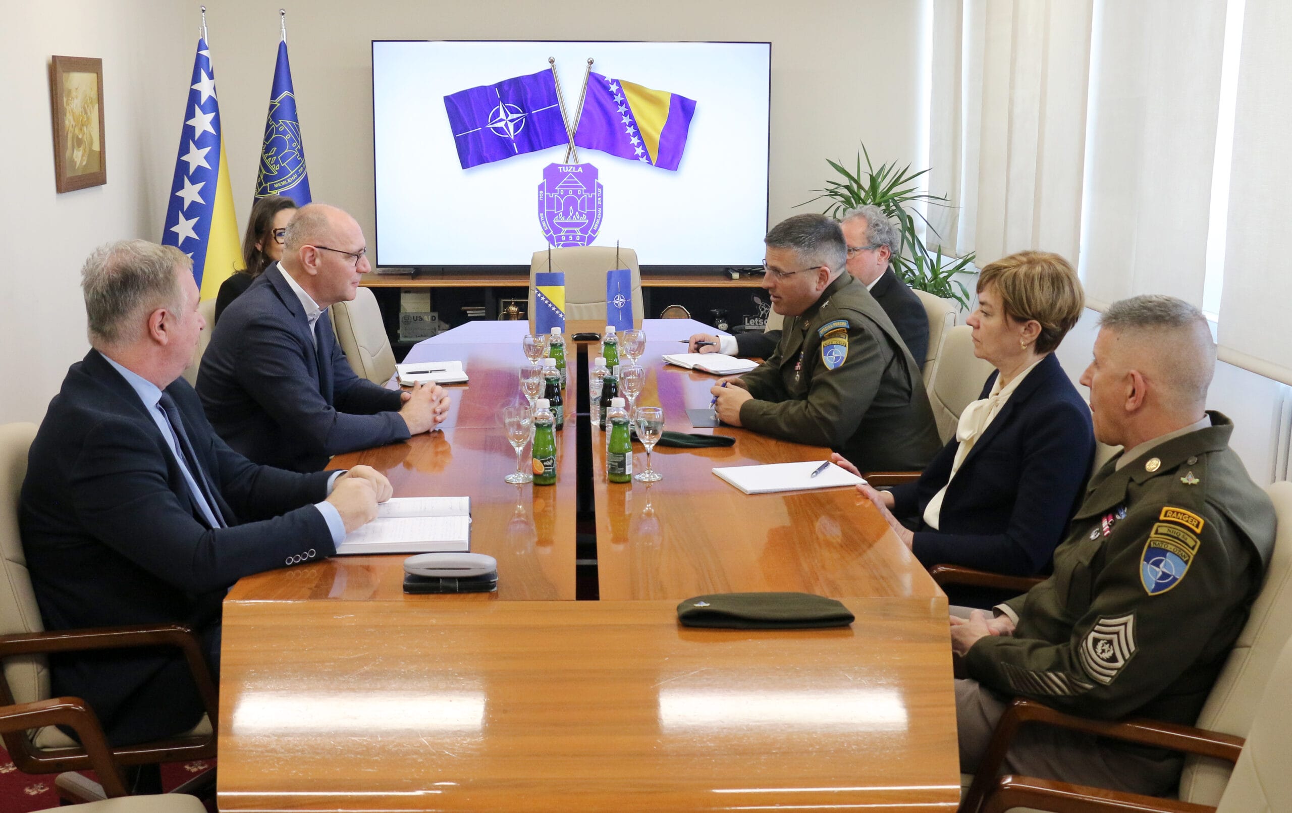 grad tuzla Gradonačelnik Tuzle sastao se s komandantom NATO štaba u BiH