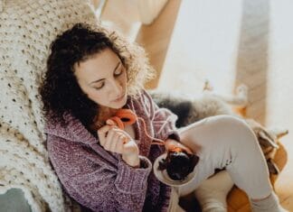 Slušanje omiljene muzike tokom obroka može smanjiti želju za desertom