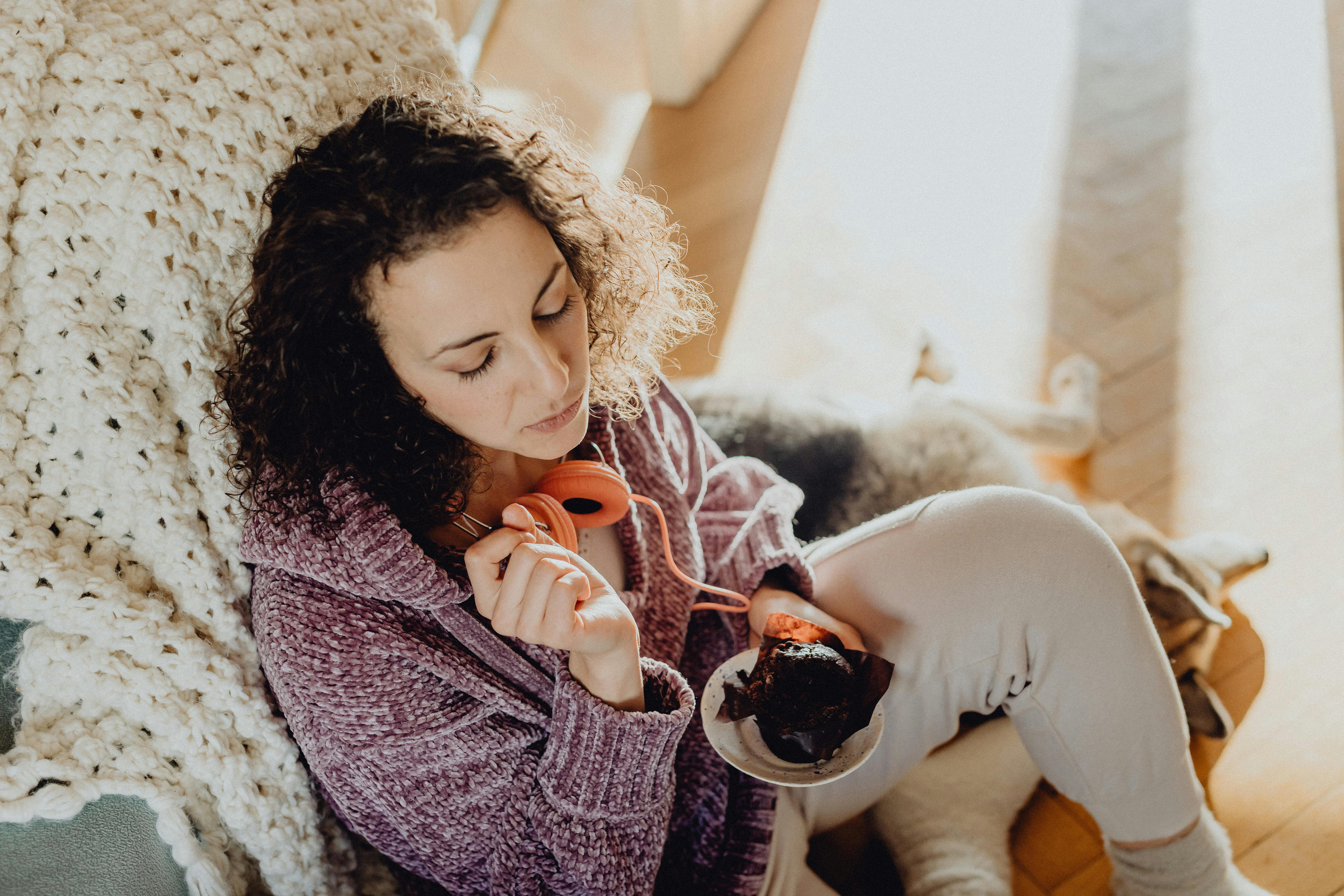 Slušanje omiljene muzike tokom obroka može smanjiti želju za desertom