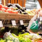 Praznici povećavaju potrošnju u BiH, građani sve češće posežu za zaduživanjem