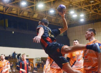 RK Sloboda poražena je od RK Konjuha rezultatom 19:29 u utakmici 18. kola Premijer lige BiH za rukometaše odigranoj u Tuzli.