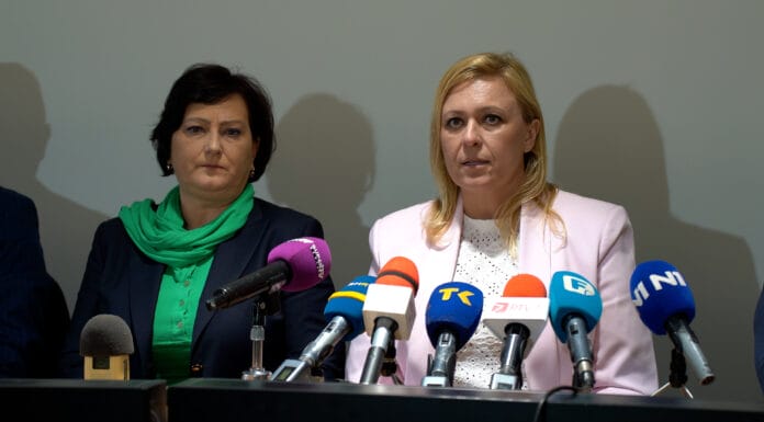 Ljekari u Tuzlanskom kantonu prekinuli generalni štrajk Ljekari u Tuzlanskom kantonu prekinuli generalni štrajk