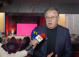 Premijer Nikšić najavio povećanje penzija sa 11,2 na 17 posto, evo od kada Premijer Nikšić najavio povećanje penzija sa 11,2 na 17 posto, evo od kada