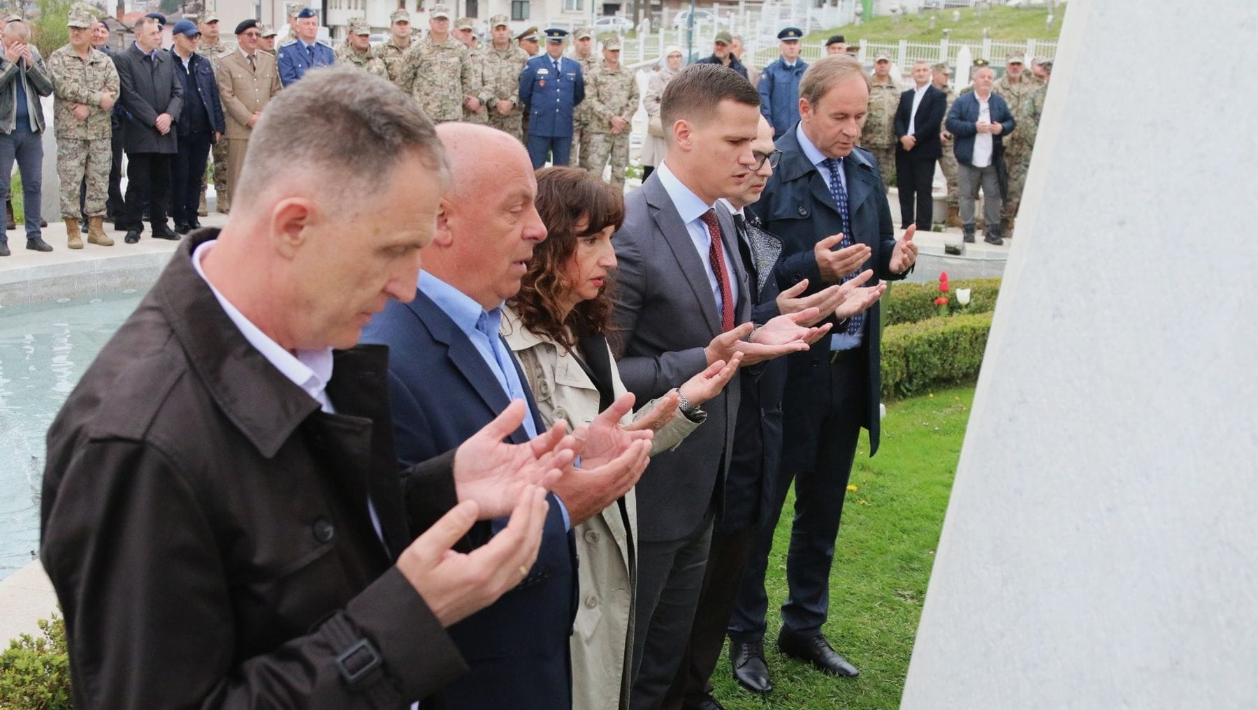 Obilježen Dan Armije RBiH, položeno cvijeće na šehidskom mezarju „Kovači“