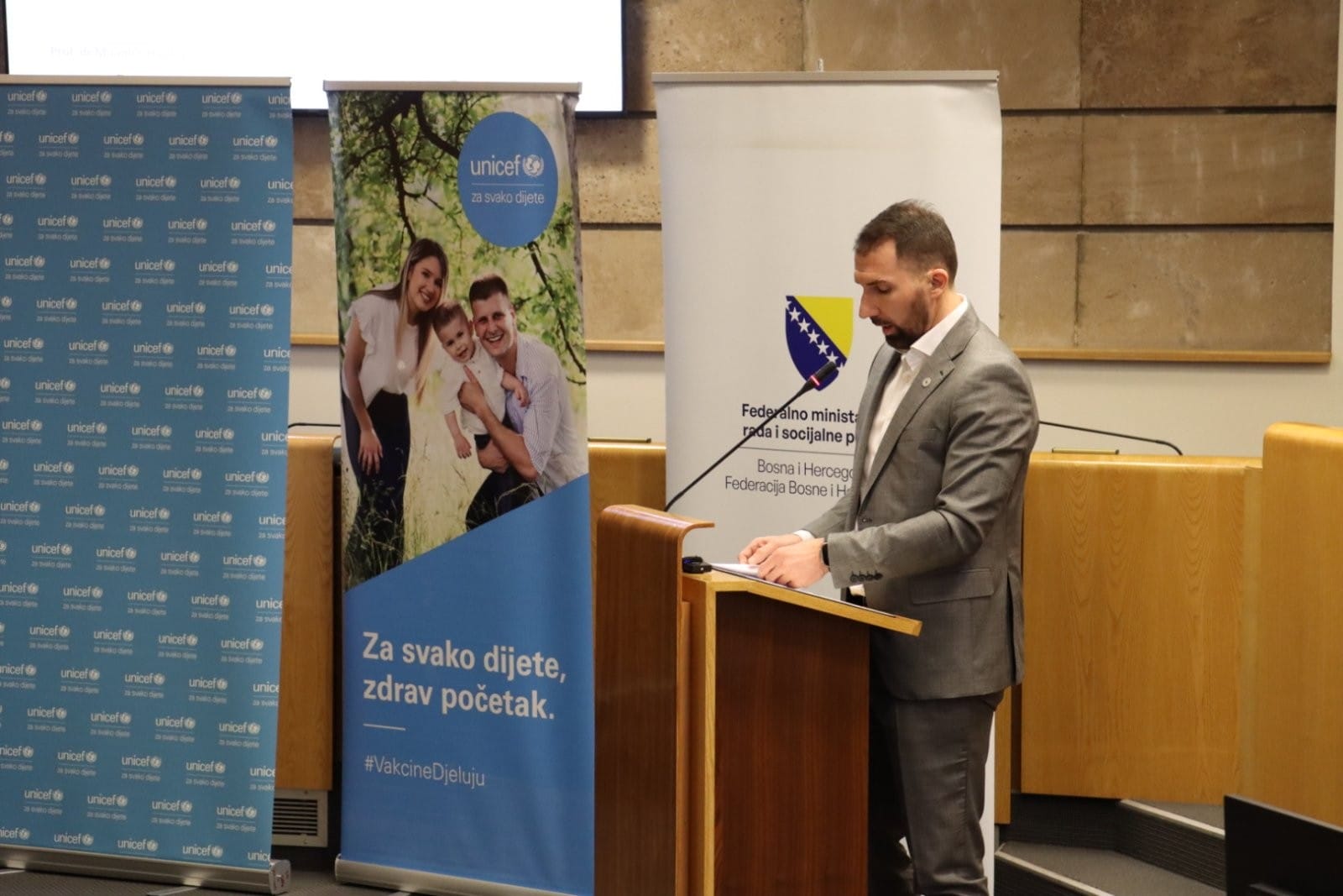 U Parlamentu FBiH predstavljen model univerzalnog dječijeg dodatka