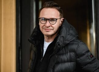 Enis Bešlagić otkrio šta mu se dogodilo usred predstave u Sarajevu Enis Bešlagić otkrio šta mu se dogodilo usred predstave u Sarajevu