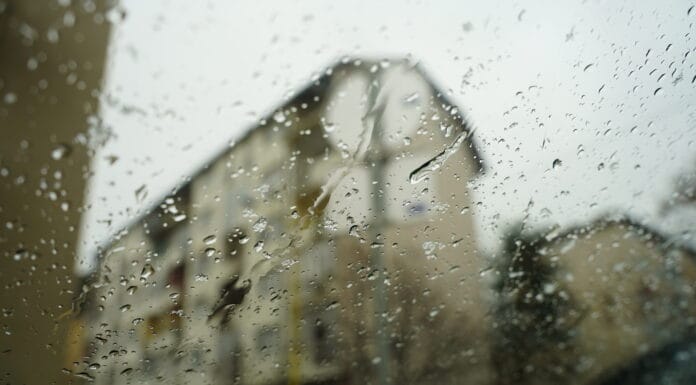 Stižu pljuskovi i grmljavina, meteorolozi upozoravaju na moguće nevrijeme Vremenska prognoza: Očekuju li nas pljuskovi danas?