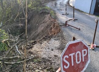 Klizište u Orašju ugrozilo put i kuću, stanovnici u strahu od novih pomjeranja tla