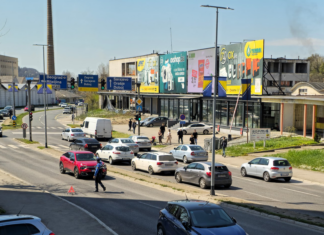 Saobraćajna nezgoda u Rudarskoj ulici u Tuzli, učestvovala tri vozila