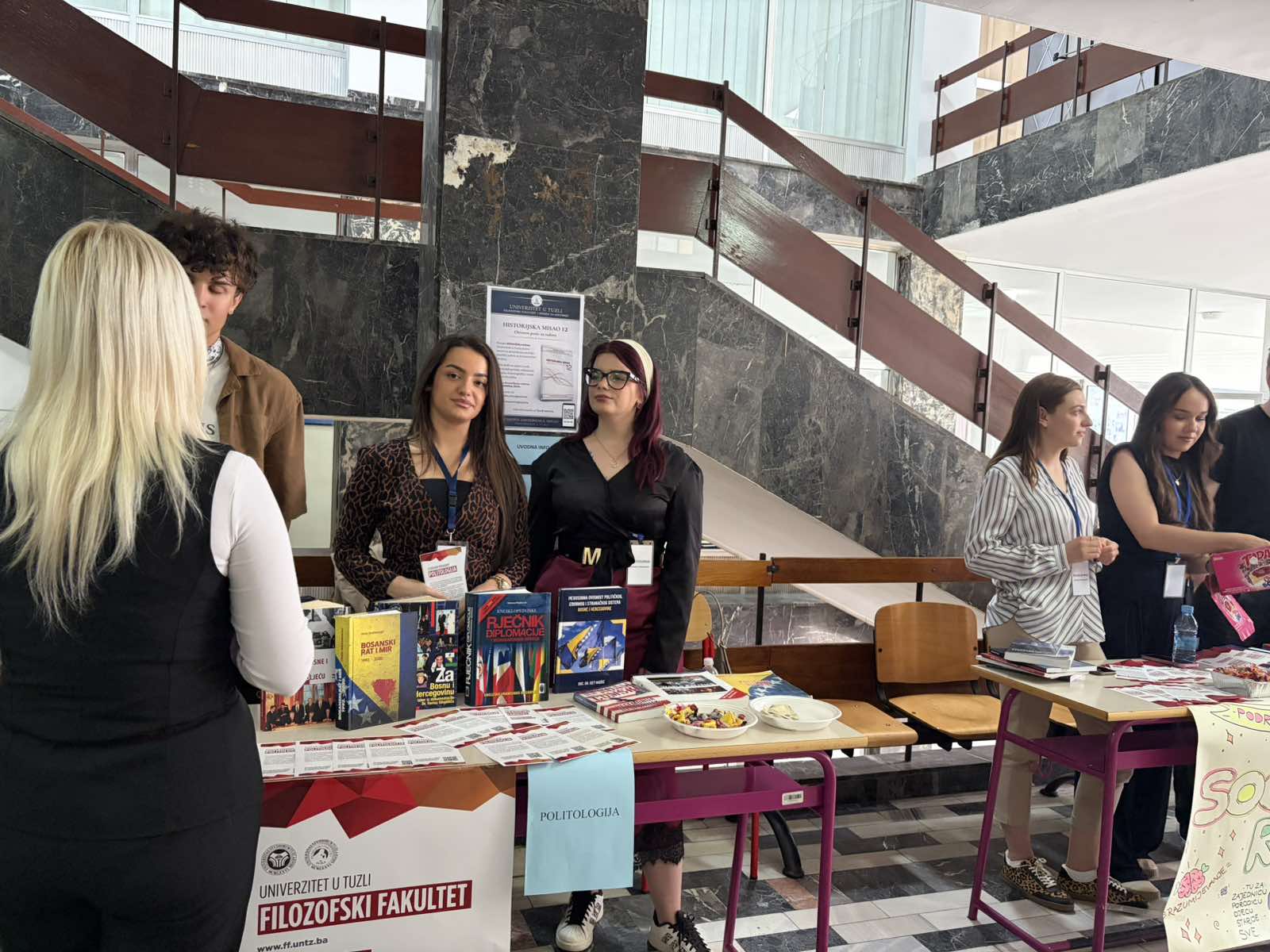 filozofski fakultet Filozofski fakultet otvorio vrata budućim brucošima kroz Info dan studijskih programa, namijenjen učenicima završnih razreda srednjih škola koji uskoro donose odluku o nastavku obrazovanja.