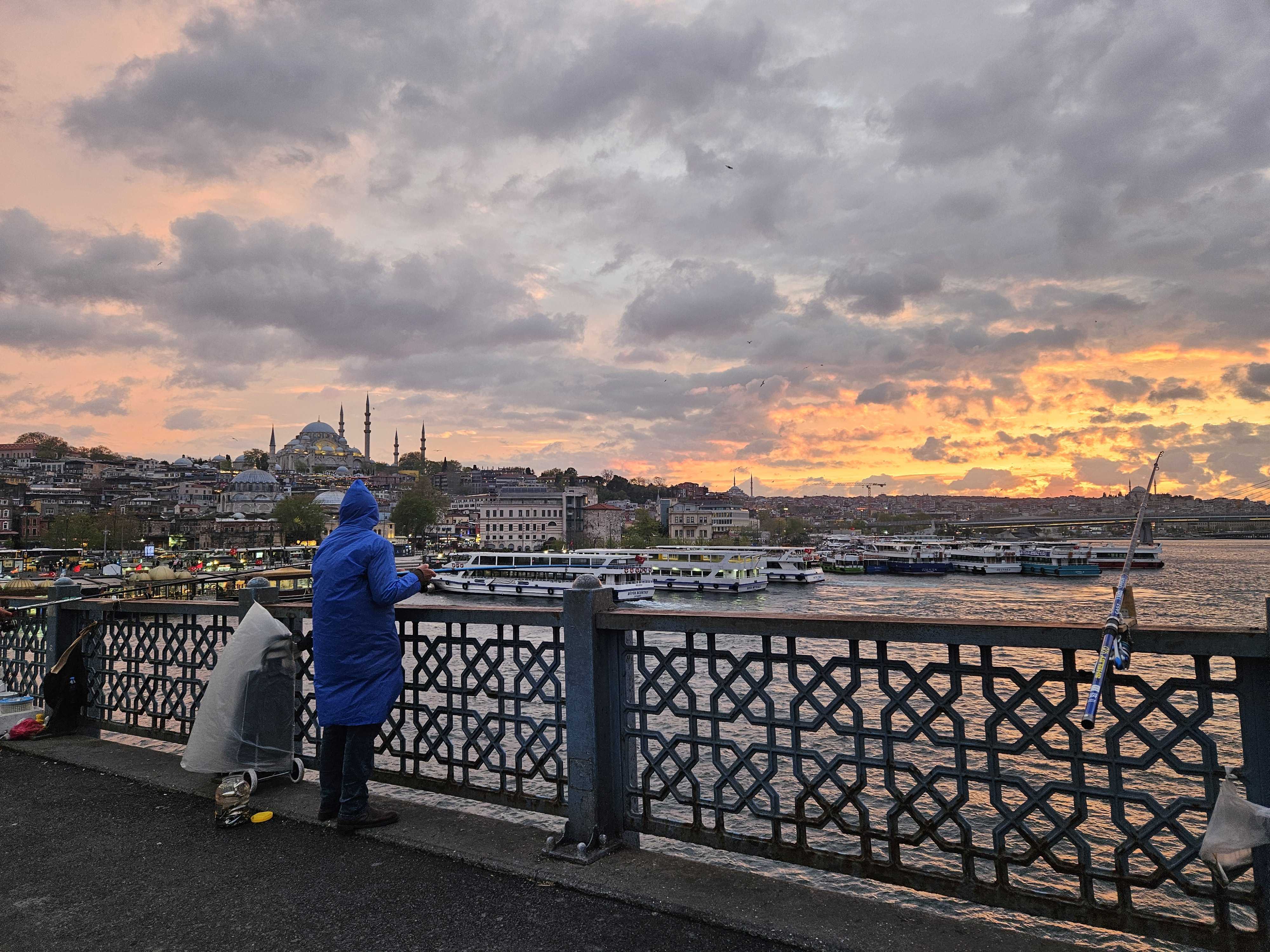 Cijene atrakcija u Istanbulu; Pogled sa Galata mosta na Istanbul u zalazak sunca i Sulejmanija džamiju