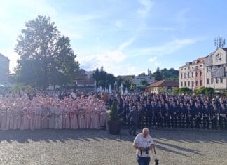 Svečana šetnja maturanata Behram-begove medrese ispunila ulice Tuzle