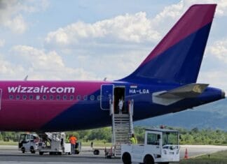Wizz Air Starlink internet stiže u avione: Šta ova promjena znači za putnike? Wizz Air avion na Tuzlanskom aerodromu, Wizz Air Starlink internet