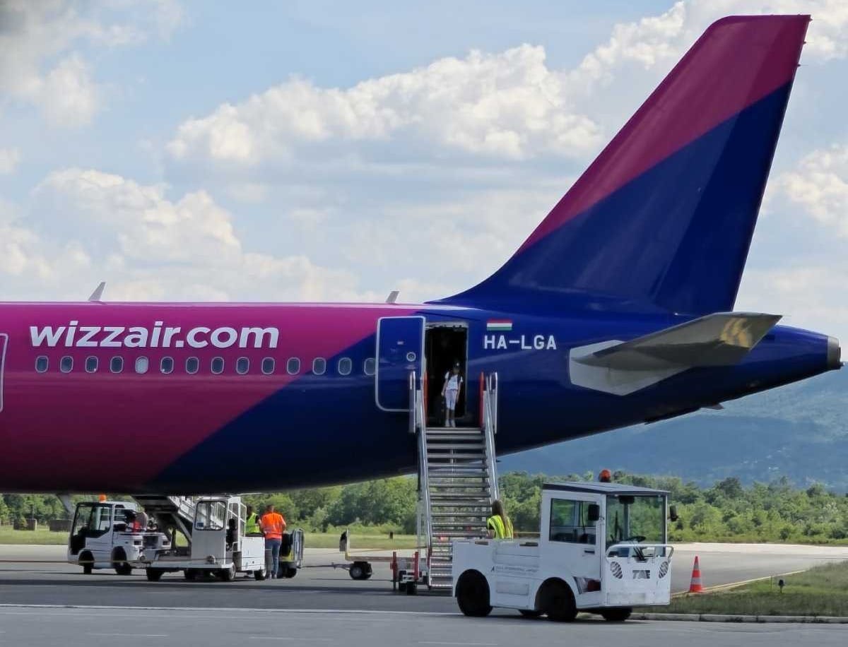 mat wizz Wizz Air avion na Tuzlanskom aerodromu, Wizz Air Starlink internet
