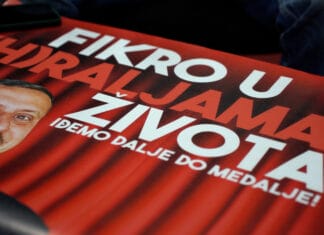 Armin Ćatić s predstavom “Fikro u (h)raljama života” stiže pred tuzlansku publiku Armin Ćatić s predstavom “Fikro u (h)raljama života” stiže pred tuzlansku publiku