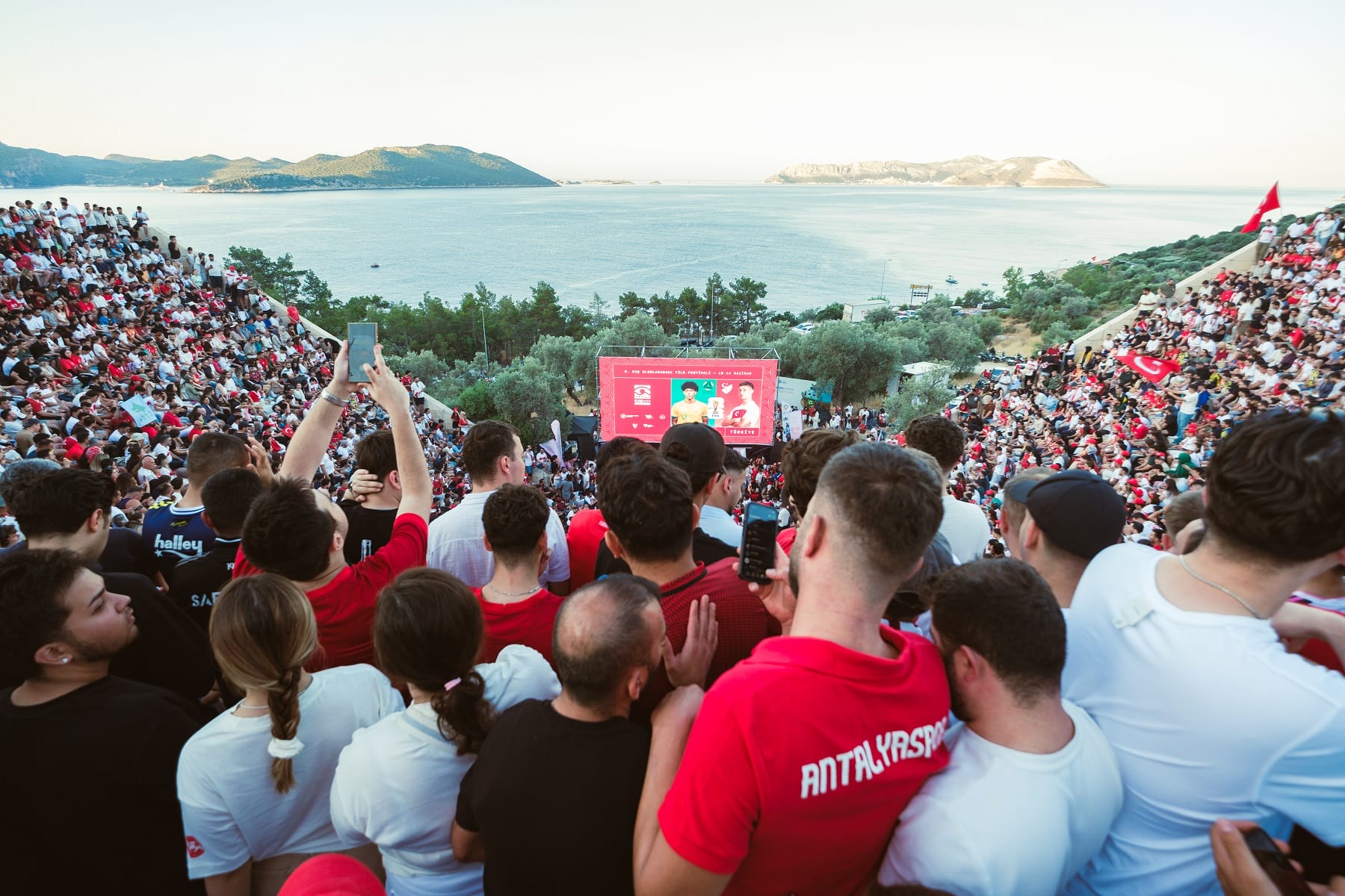 02-Kaş Antiphellos FIFA World Cup 2 (1) Groznica Svjetskog prvenstva u Turskoj: Utakmice se prate iz antičkog teatra u Kašu